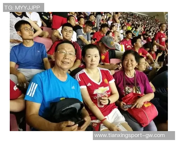 红魔球迷共庆圣诞佳节祝愿大家快乐幸福团圆时光